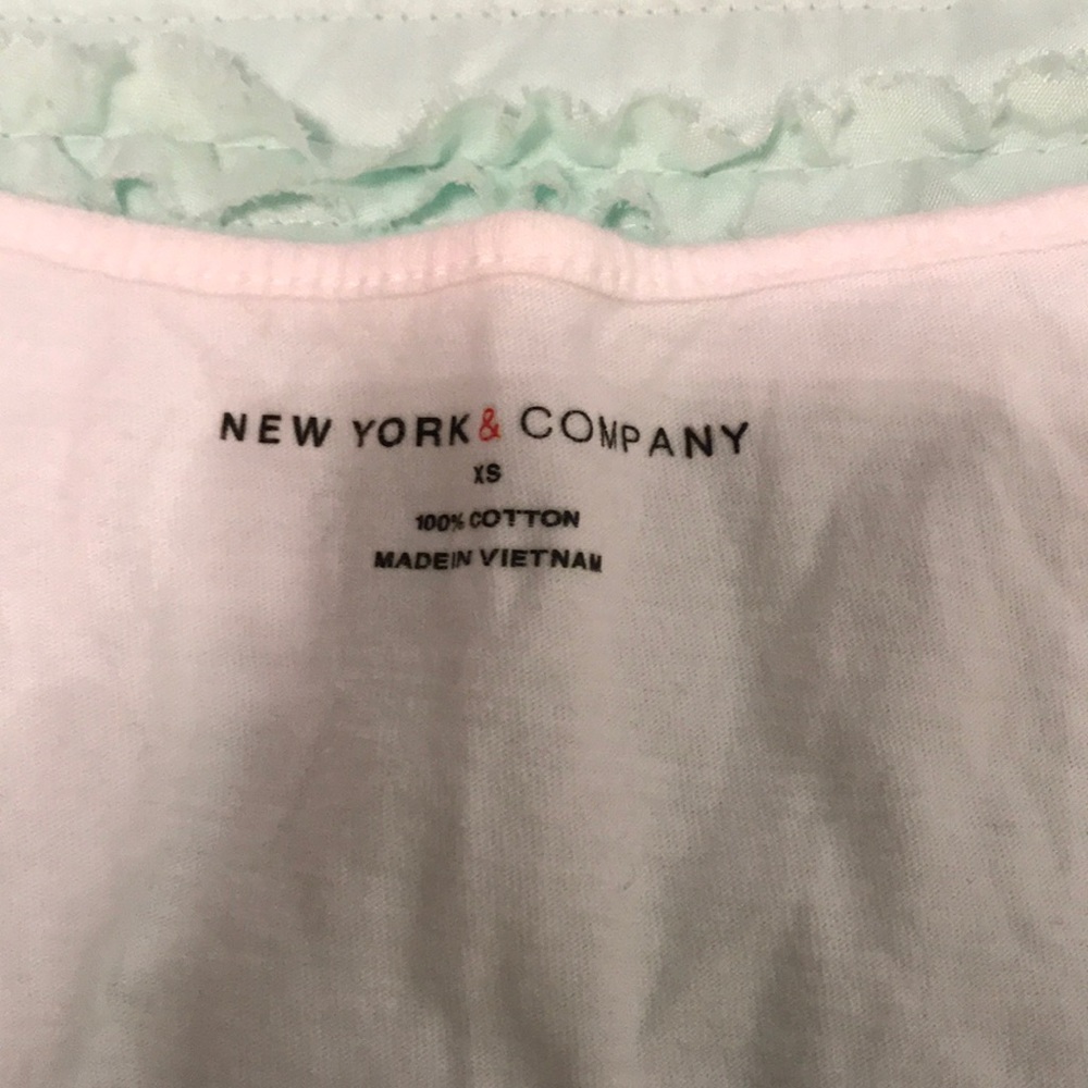 New York & Company white v neck tee - Picture 4 of 4